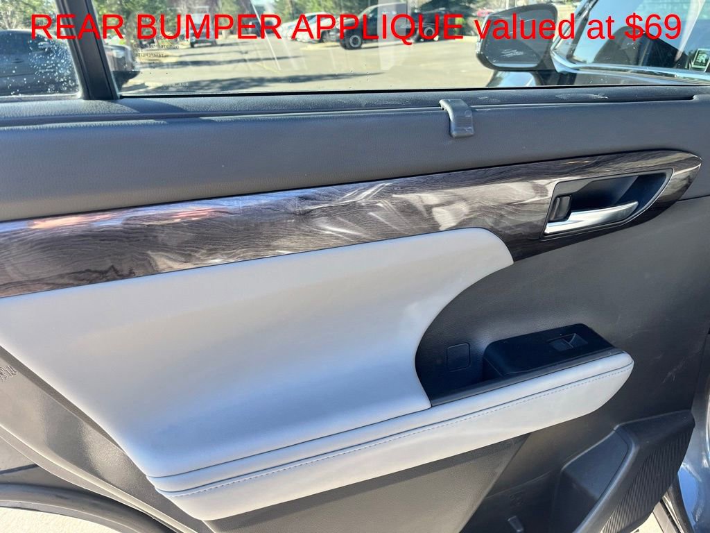 Used 2020 Toyota Highlander Limited image 10