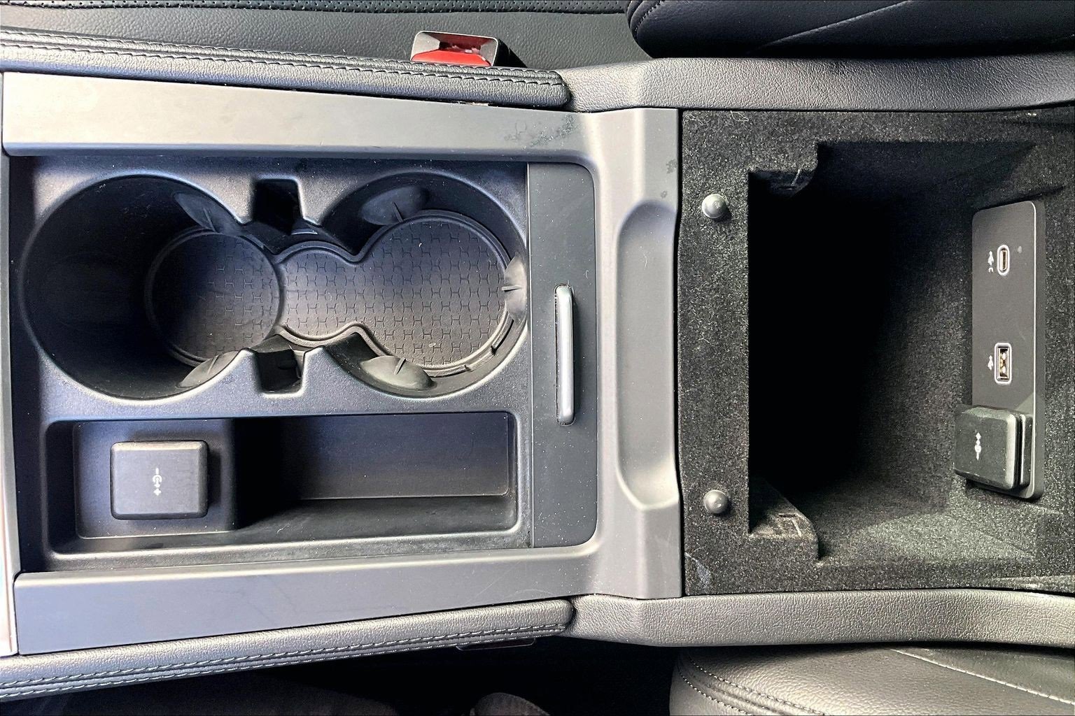 Used 2021 Jaguar F-PACE S image 33