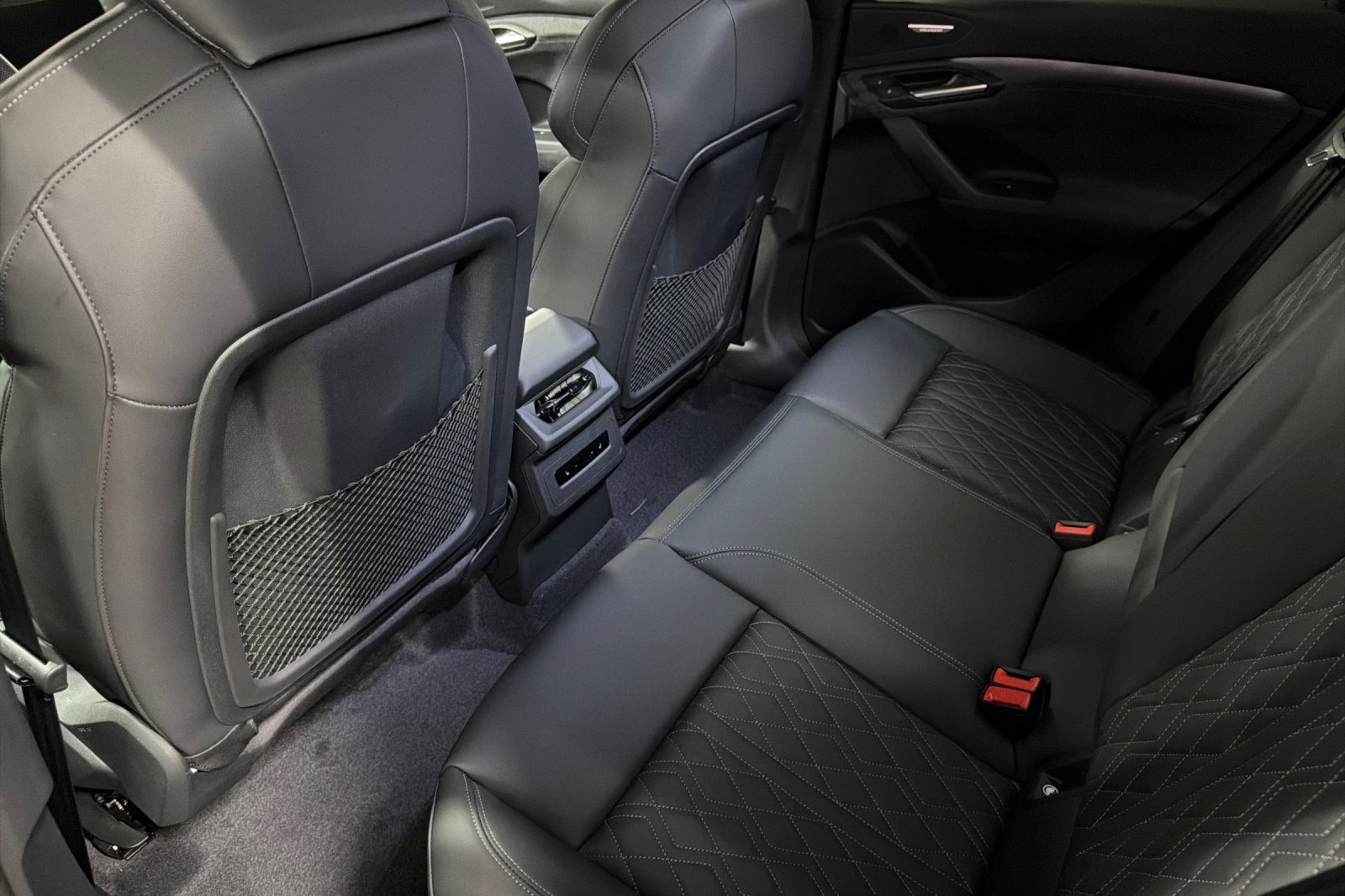 New 2027 Audi SQ6 e-tron Premium Plus AWD/4WD image 11
