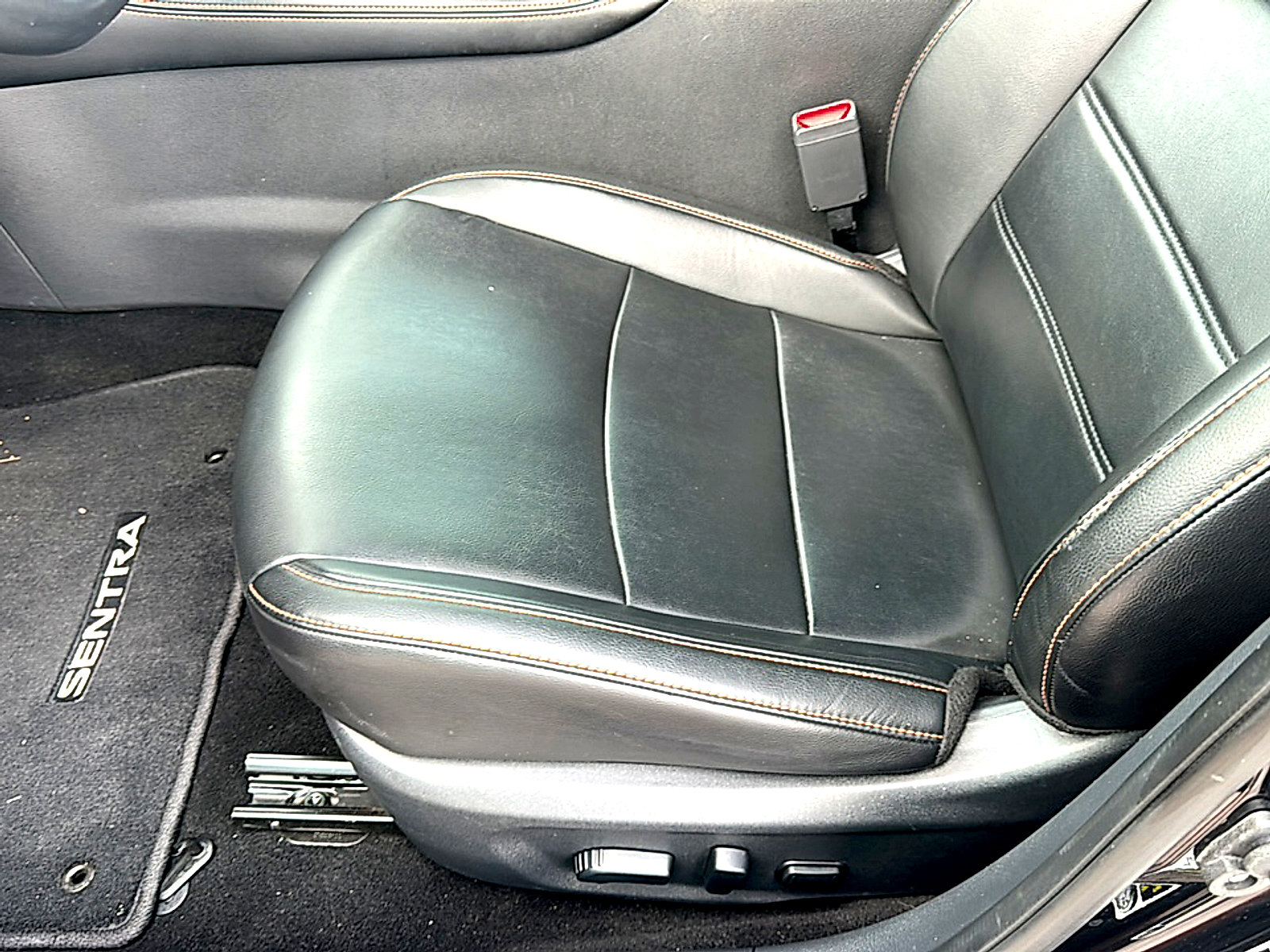 Used 2021 Nissan Sentra SR w/ SR Premium Package FWD image 15