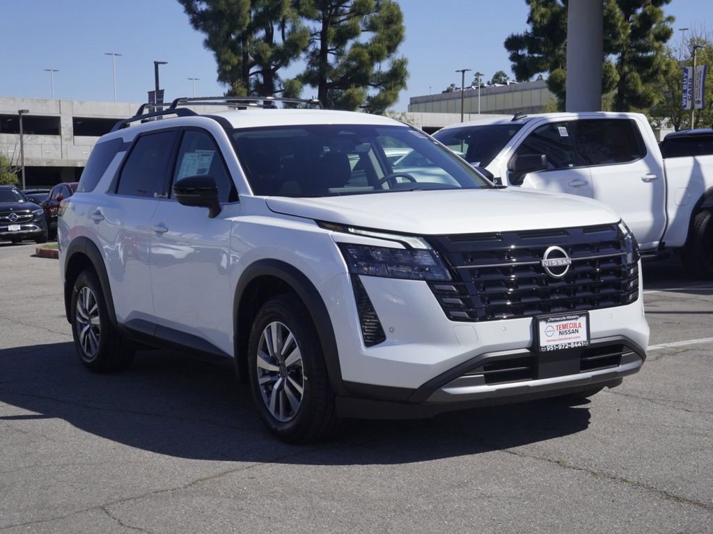New 2026 Nissan Pathfinder SL image 2