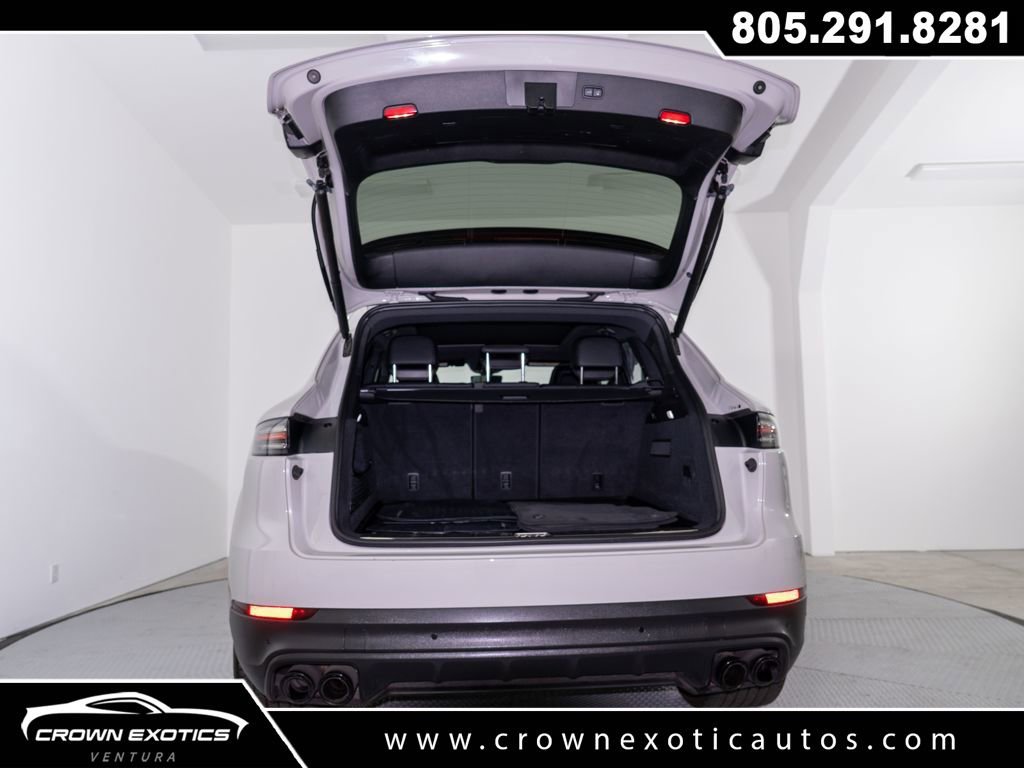 Used 2023 Porsche Cayenne Platinum Edition image 17