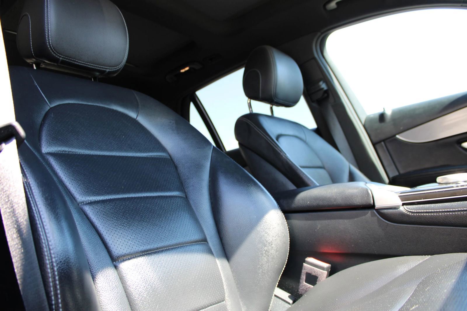 Used 2019 Mercedes-Benz GLC 300 4MATIC w/ Premium Package image 21