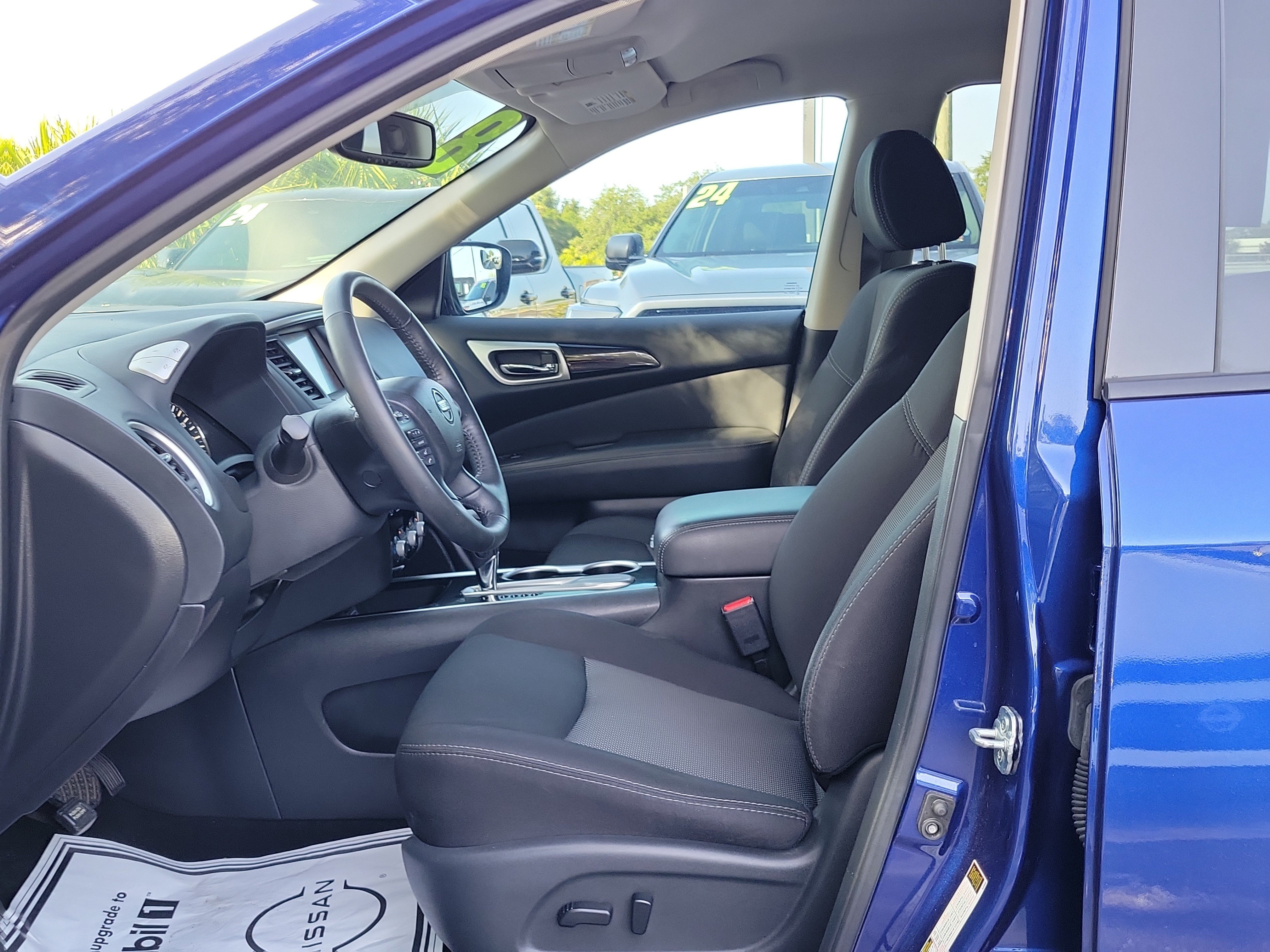 Used 2018 Nissan Pathfinder SV FWD image 19