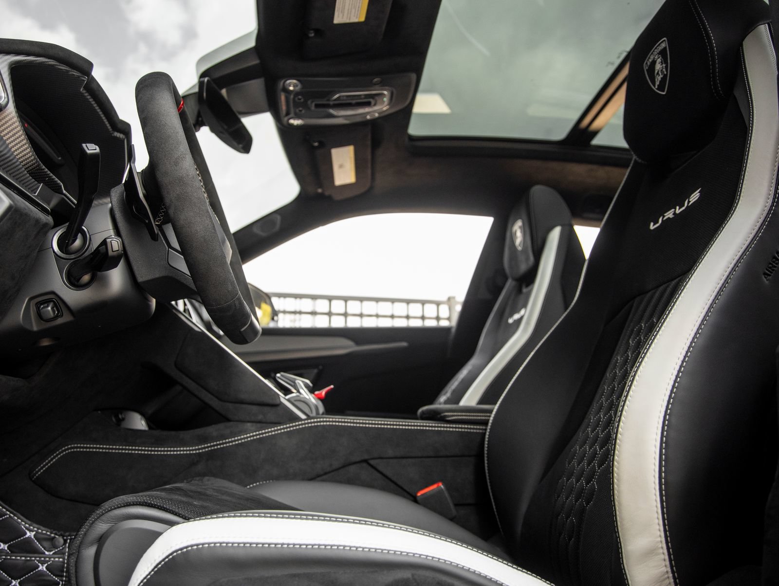 Used 2024 Lamborghini Urus Performante AWD/4WD image 32