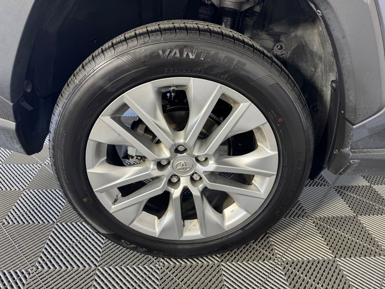 Used 2019 Toyota RAV4 Limited w/ Advanced Technology Package image 41