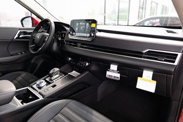 New 2025 Mitsubishi Outlander SE image 27