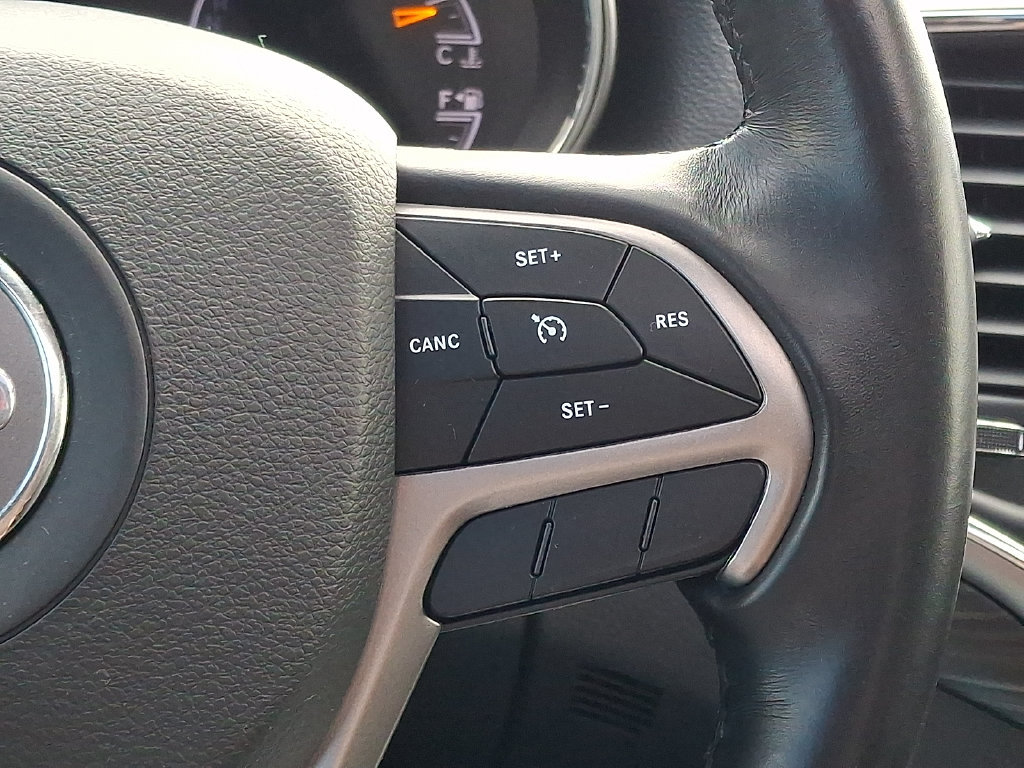Used 2021 Jeep Grand Cherokee Laredo AWD/4WD image 22