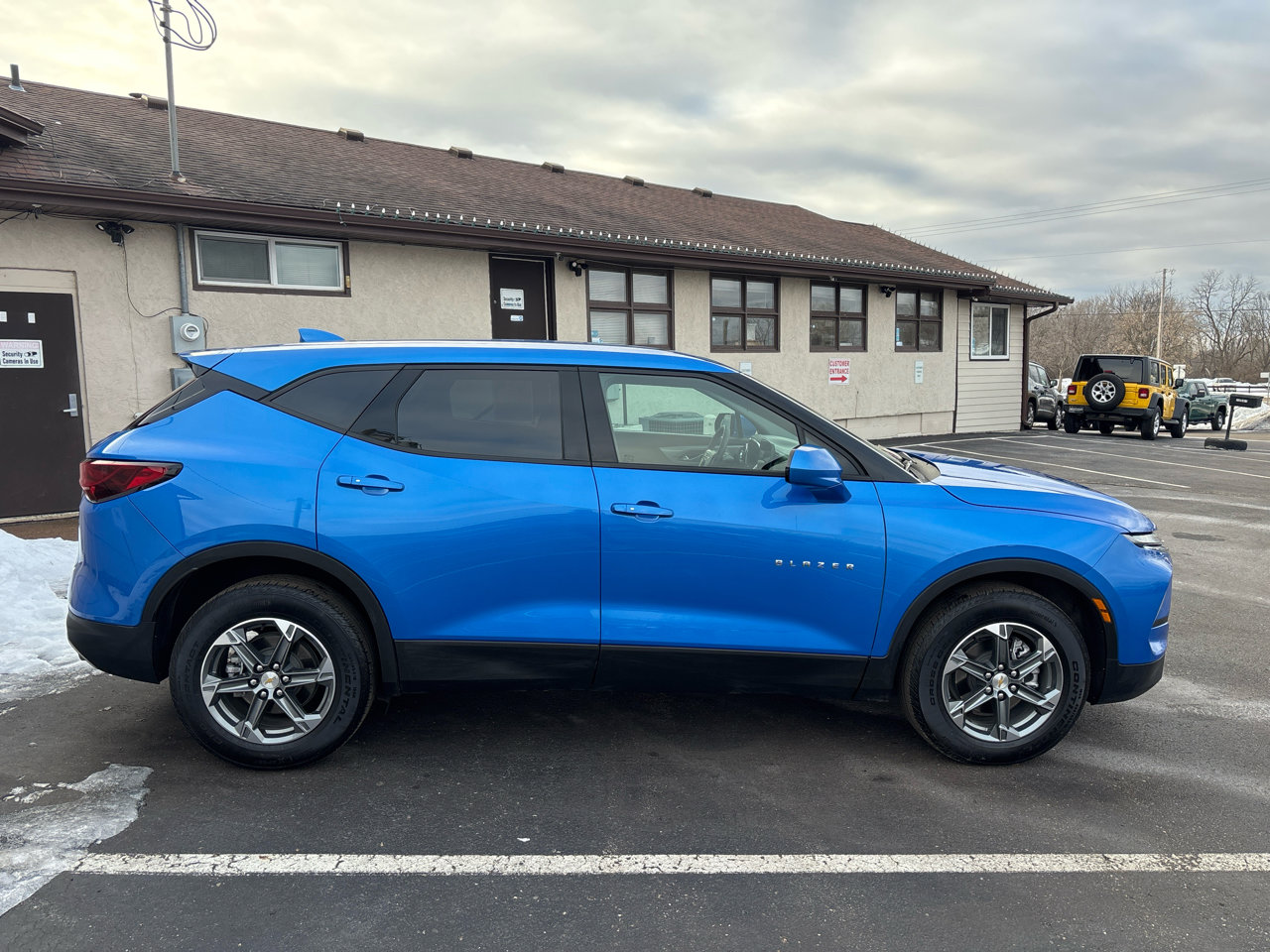 Used 2025 Chevrolet Blazer LT image 2