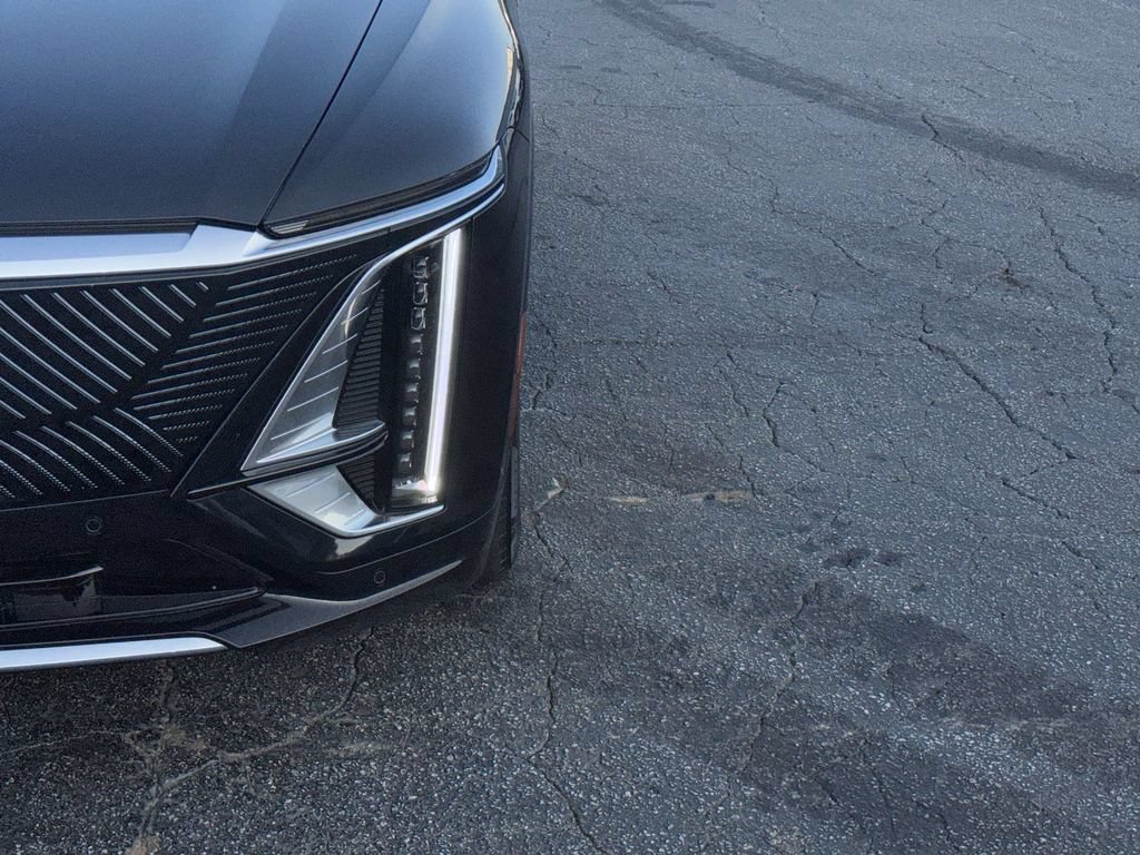 Used 2024 Cadillac Lyriq Luxury AWD/4WD image 10