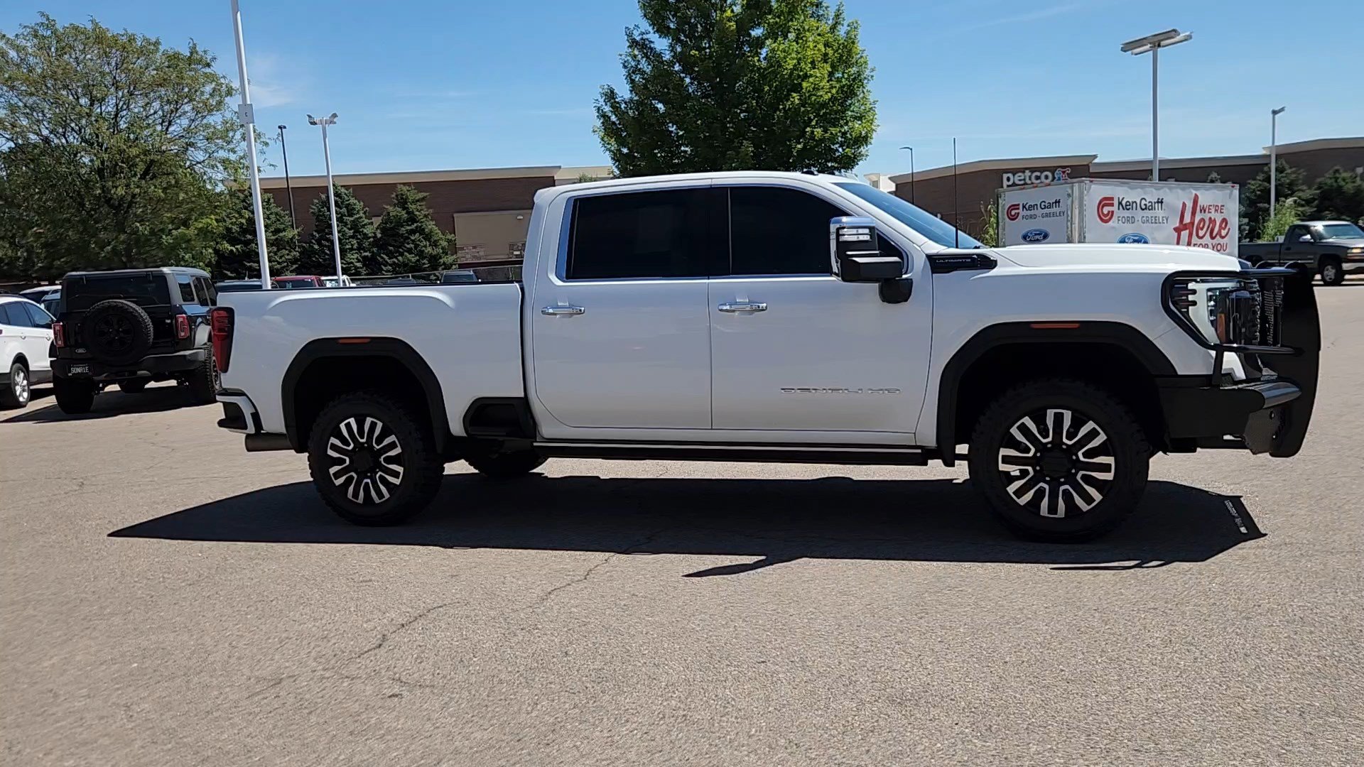 Used 2024 GMC Sierra 3500 Denali Ultimate AWD/4WD image 10
