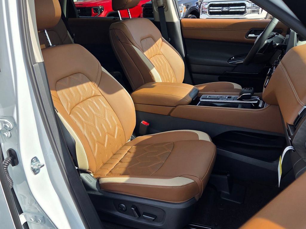 New 2026 Nissan Pathfinder Platinum FWD image 16