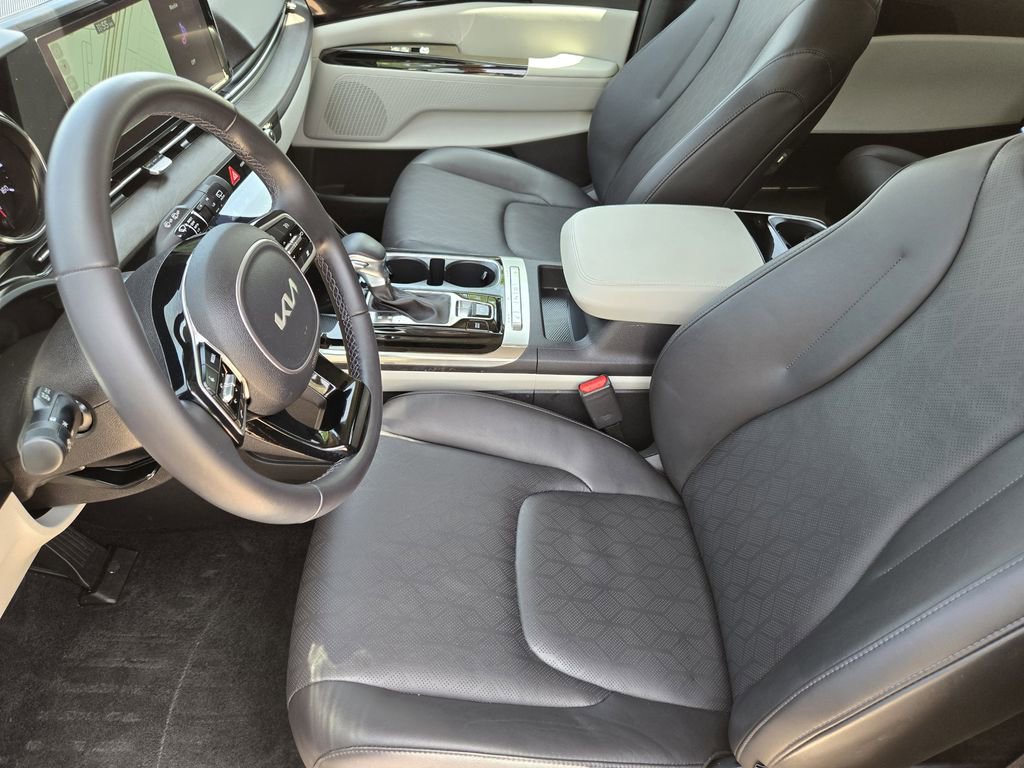 Used 2024 Kia Carnival EX FWD image 18