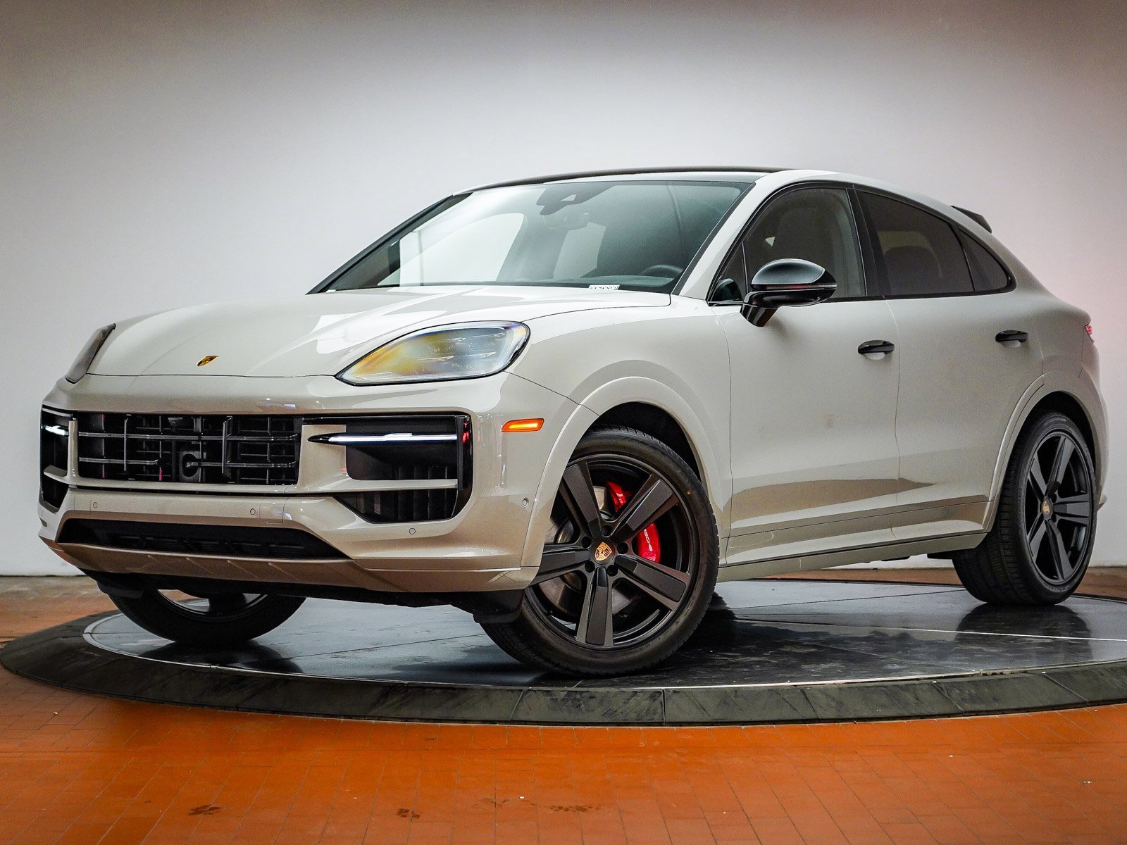 Used 2025 Porsche Cayenne S image 1