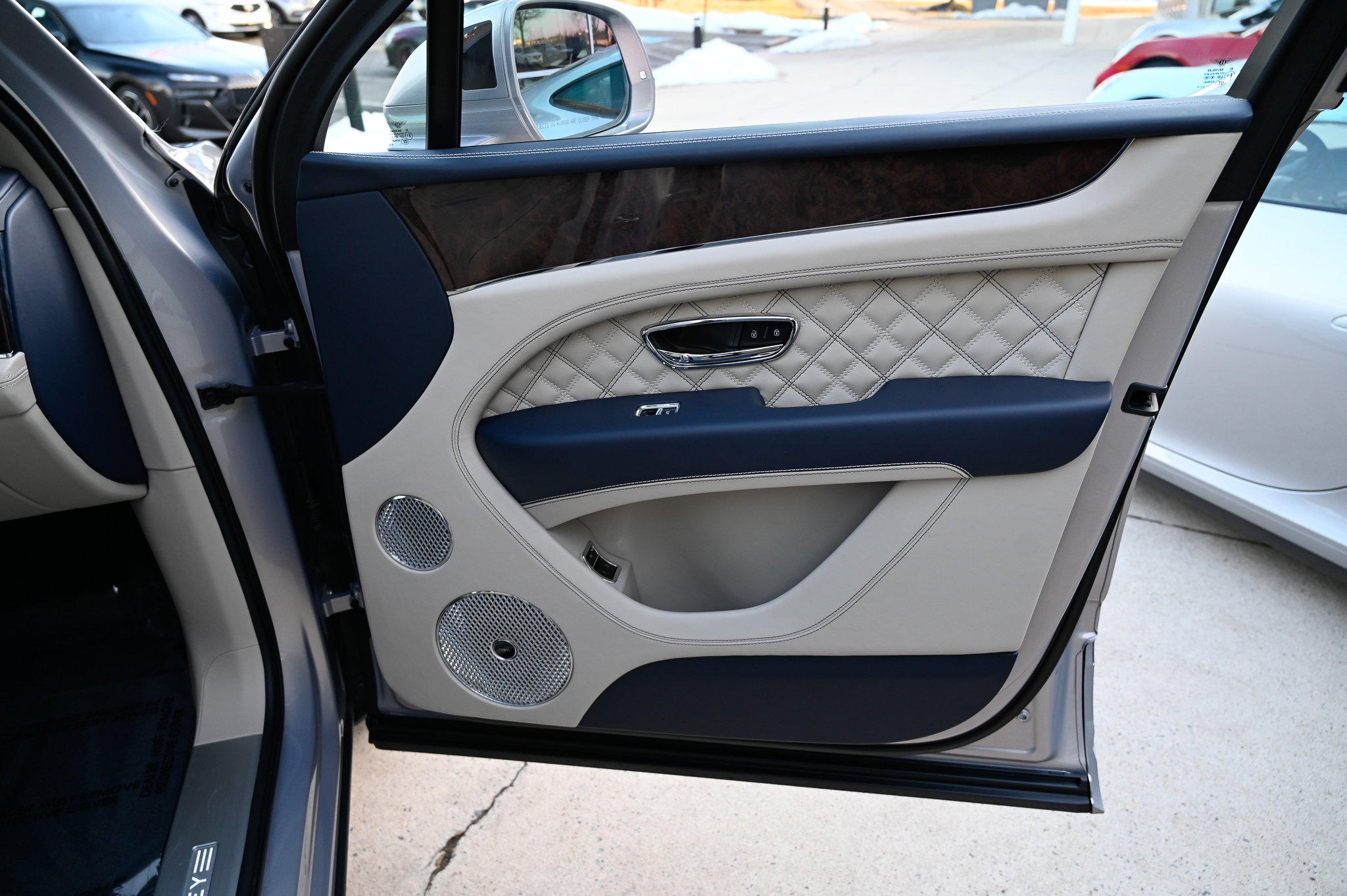 Used 2022 Bentley Bentayga image 58