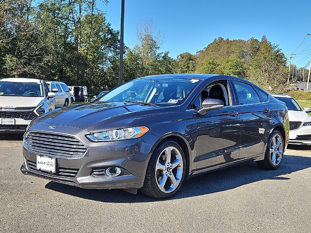 Used 2015 Ford Fusion SE FWD image 3