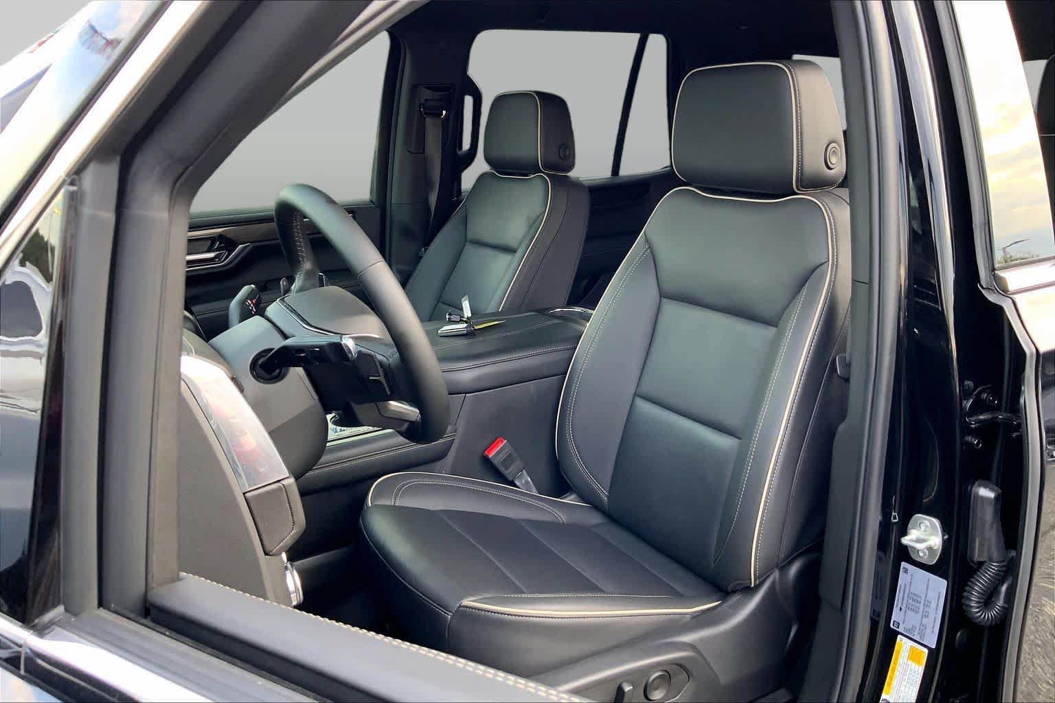 Used 2025 GMC Yukon Elevation AWD/4WD image 7