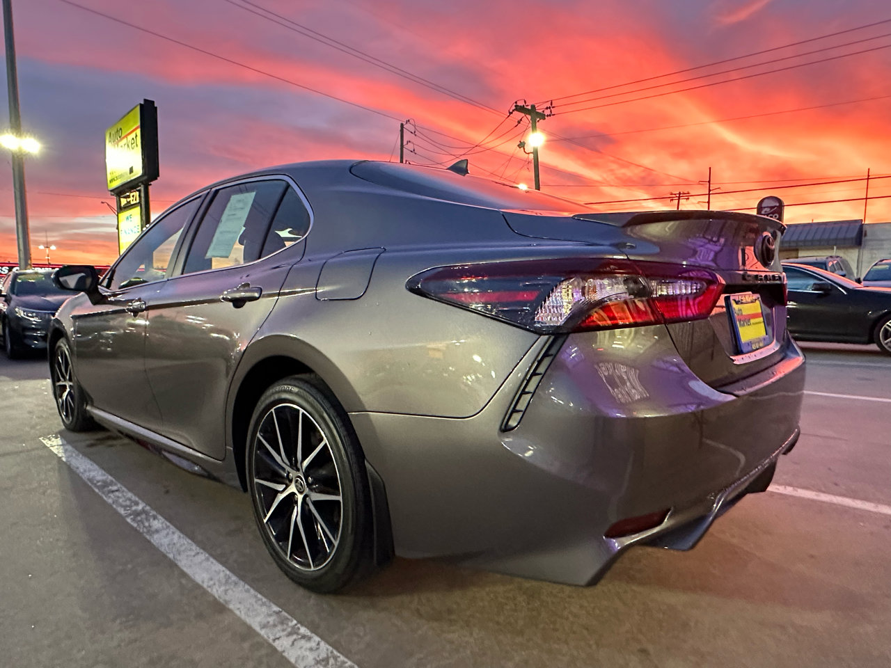 Used 2023 Toyota Camry SE image 7