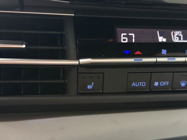 Used 2024 Toyota Sienna XSE FWD image 22