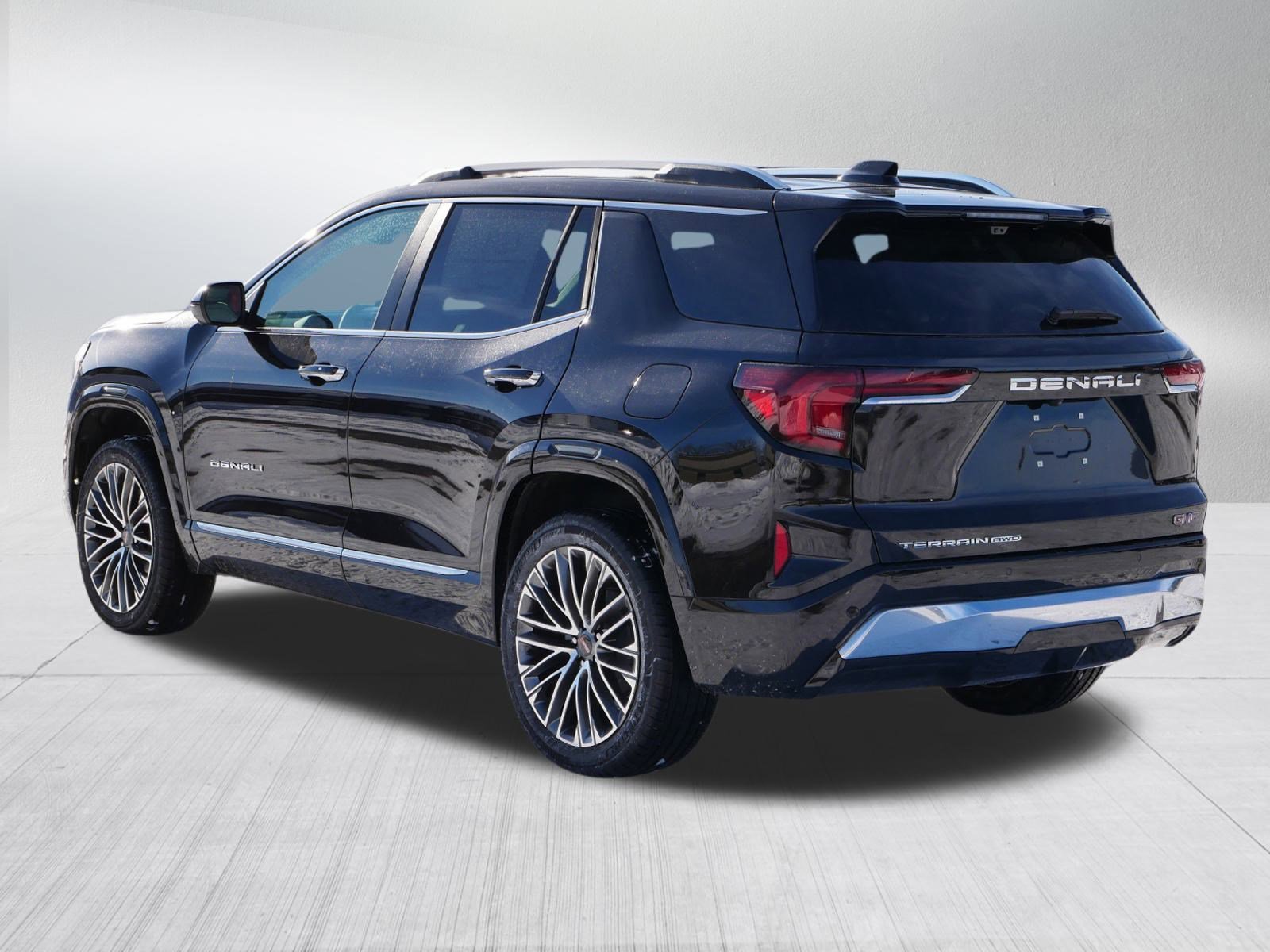 New 2026 GMC Terrain Denali w/ LPO, Black Badging Package image 5
