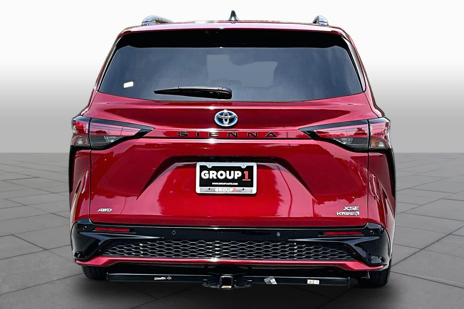 Used 2024 Toyota Sienna XSE w/ XSE Plus Package AWD/4WD image 5