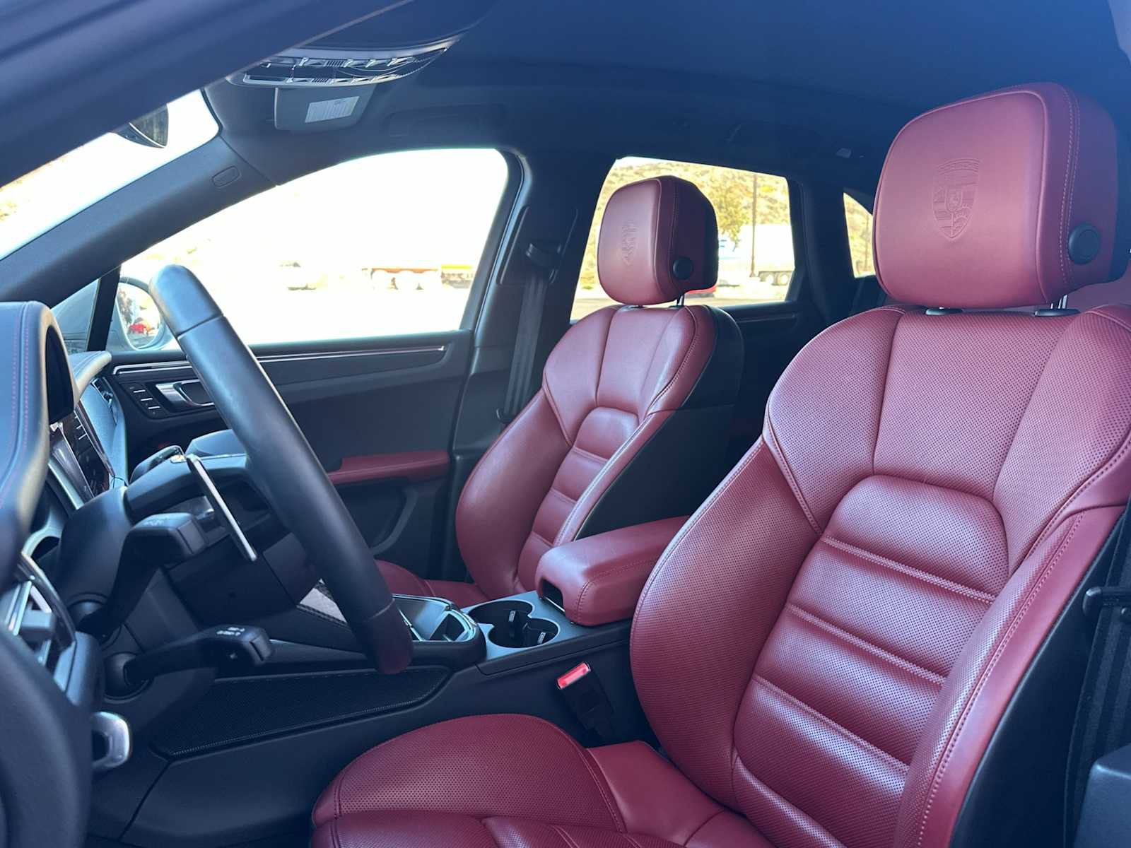 Certified 2025 Porsche Macan GTS image 5