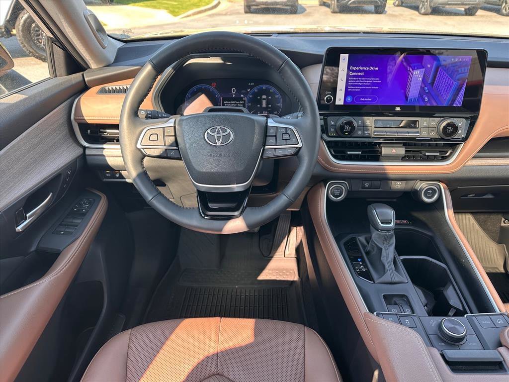 Used 2025 Toyota Grand Highlander Platinum image 10