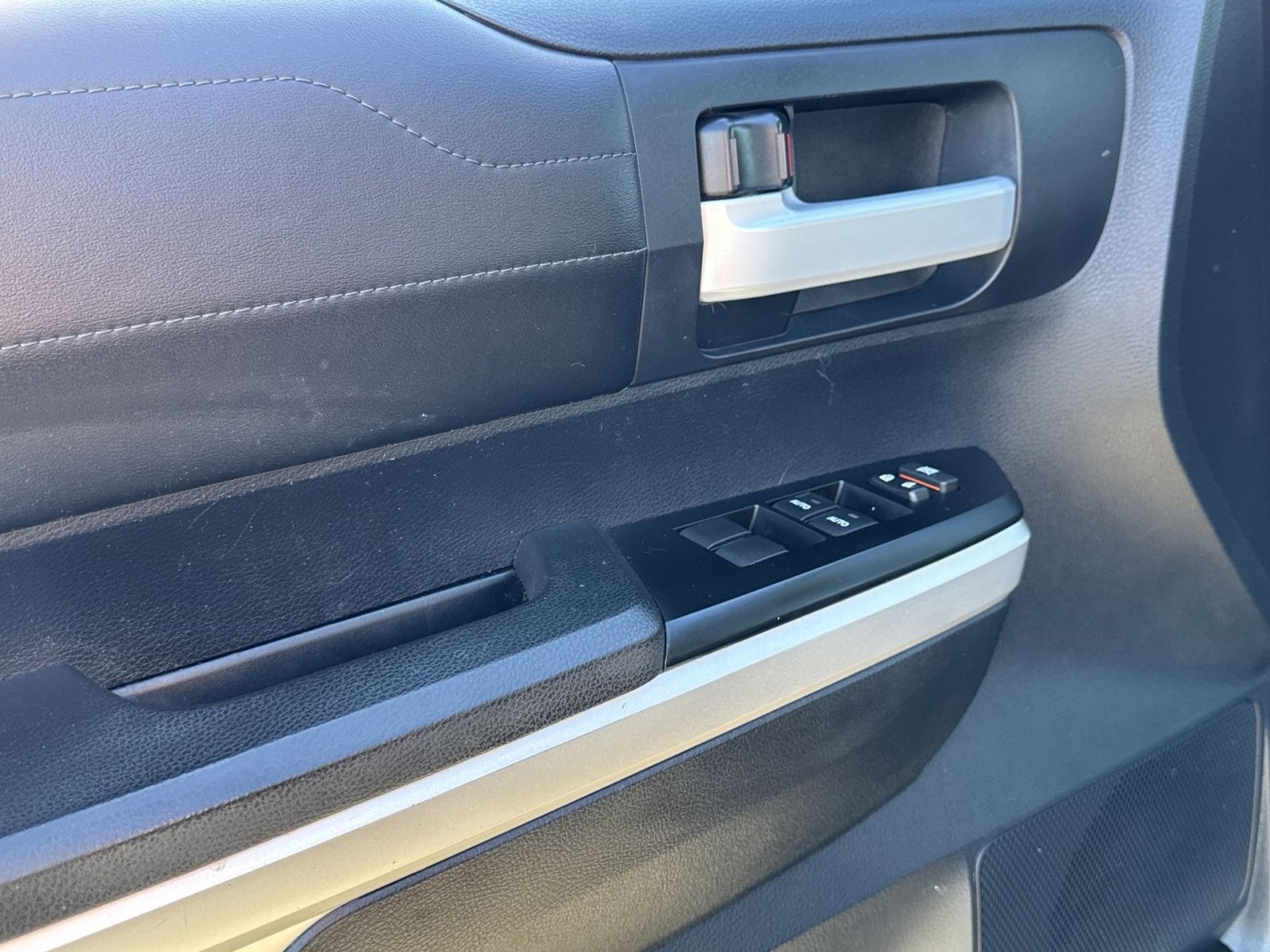 Used 2016 Toyota Tundra Limited w/ Limited Premium Package image 12