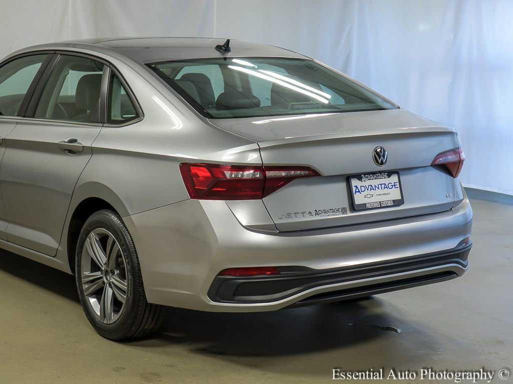 Used 2024 Volkswagen Jetta SE FWD image 7