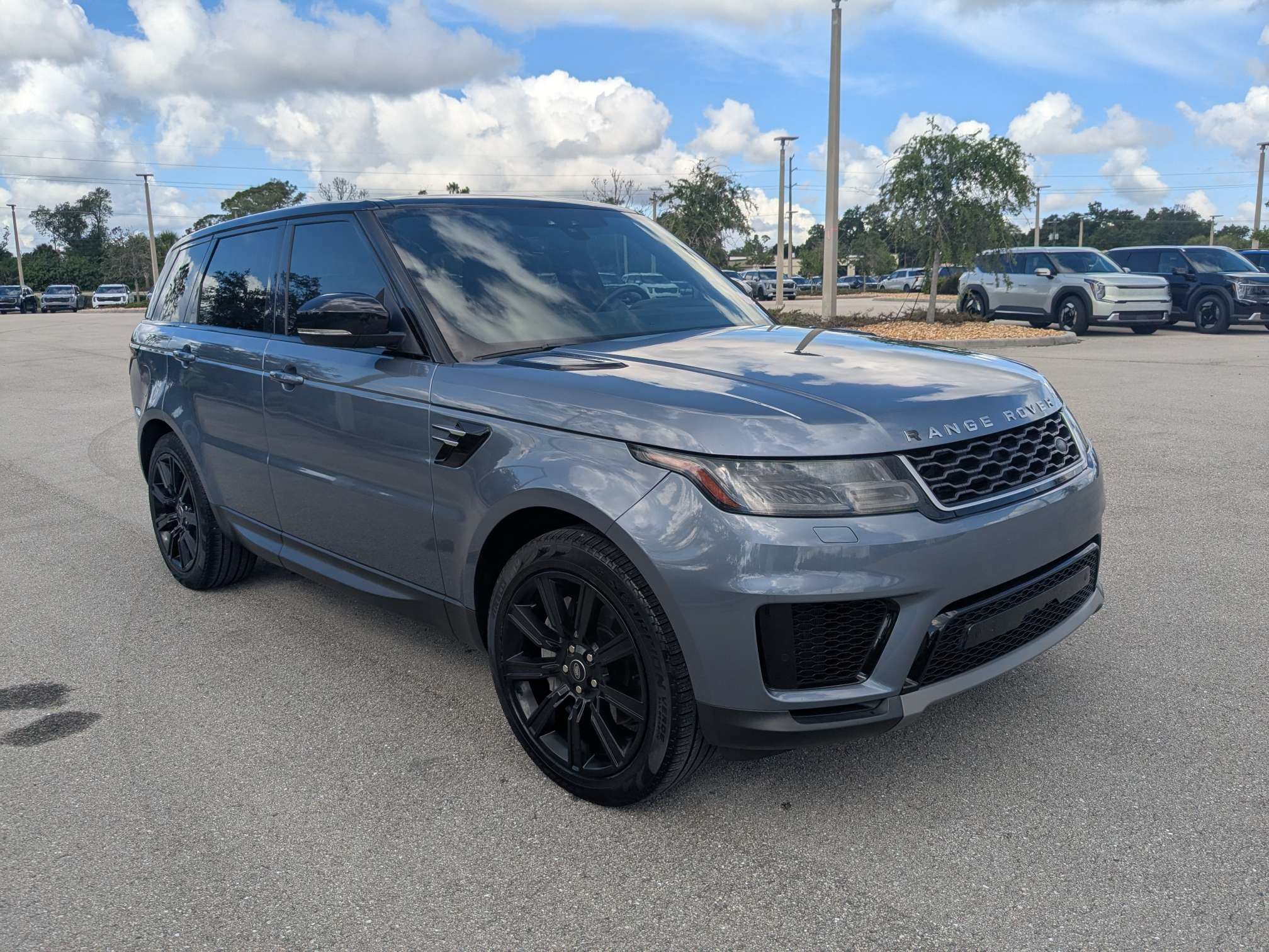 Used 2022 Land Rover Range Rover Sport SE AWD/4WD image 2
