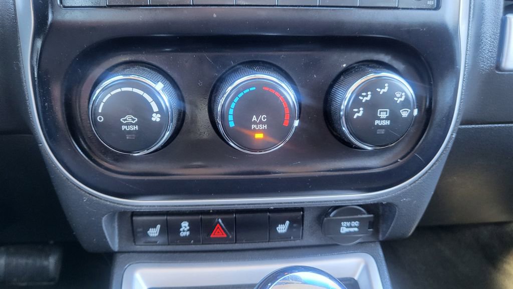 Used 2016 Jeep Compass Latitude image 31