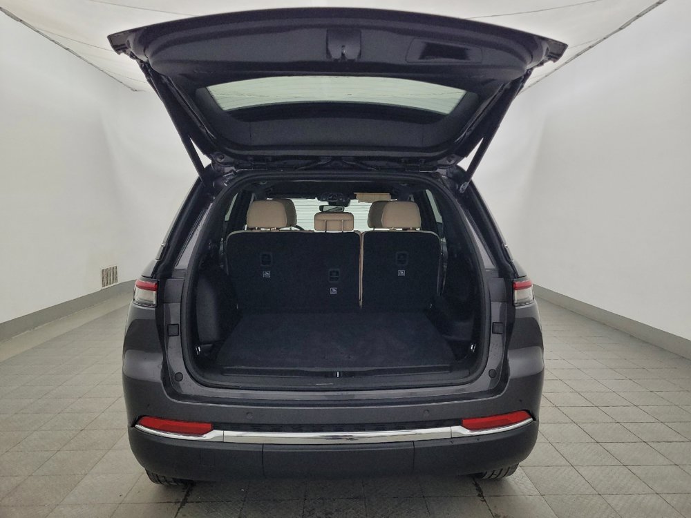 Used 2023 Jeep Grand Cherokee Limited RWD image 29