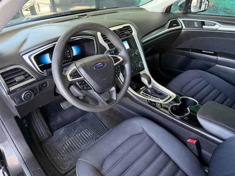 Used 2015 Ford Fusion SE FWD image 16