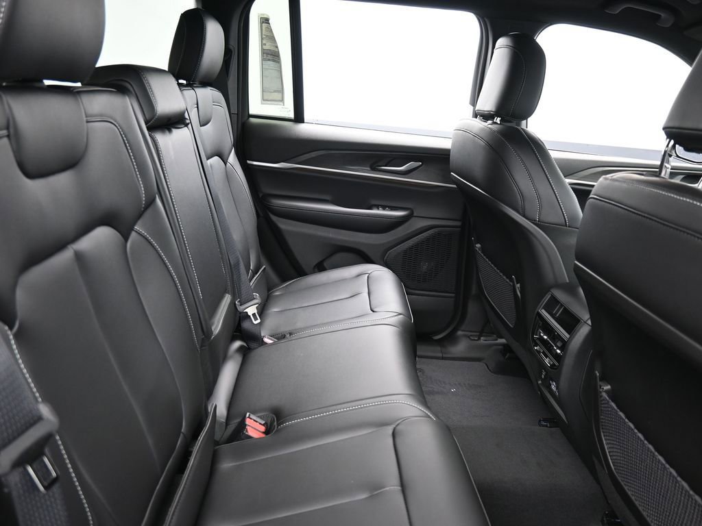 New 2025 Jeep Grand Cherokee Limited w/ Trailer Tow Package image 17