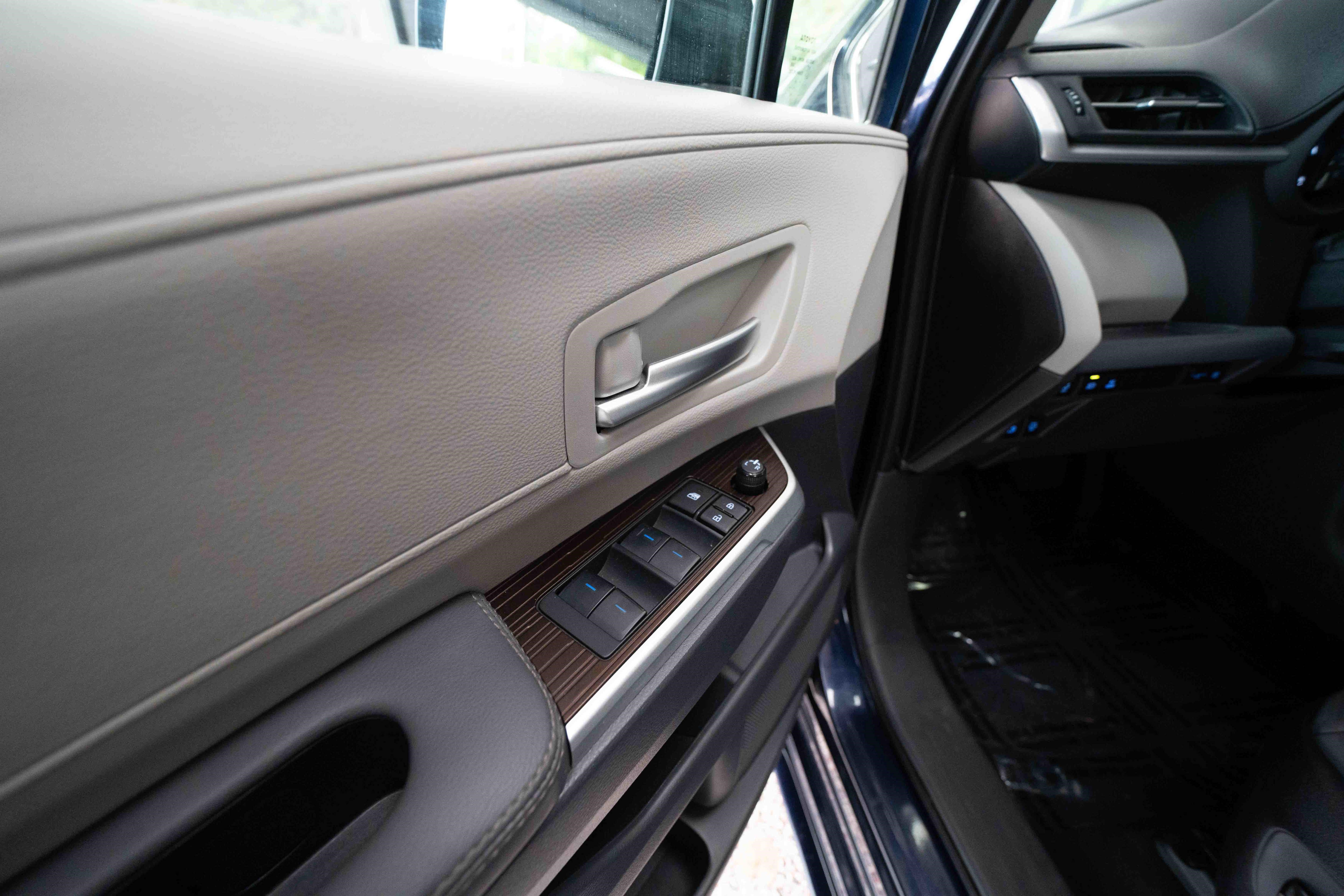 Certified 2023 Toyota Sienna XLE w/ XLE Plus Package AWD/4WD image 7
