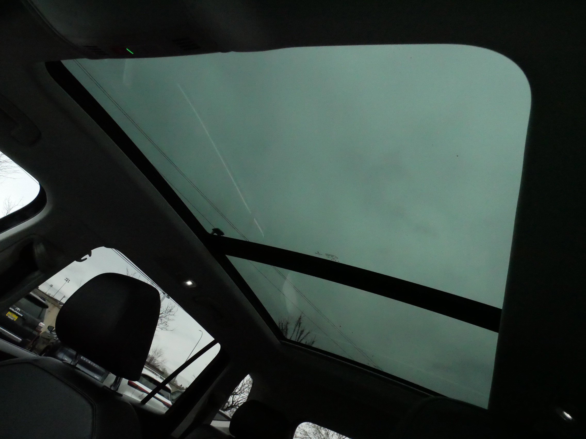 Certified 2020 Volkswagen Tiguan SE w/ Panoramic Sunroof Package image 31