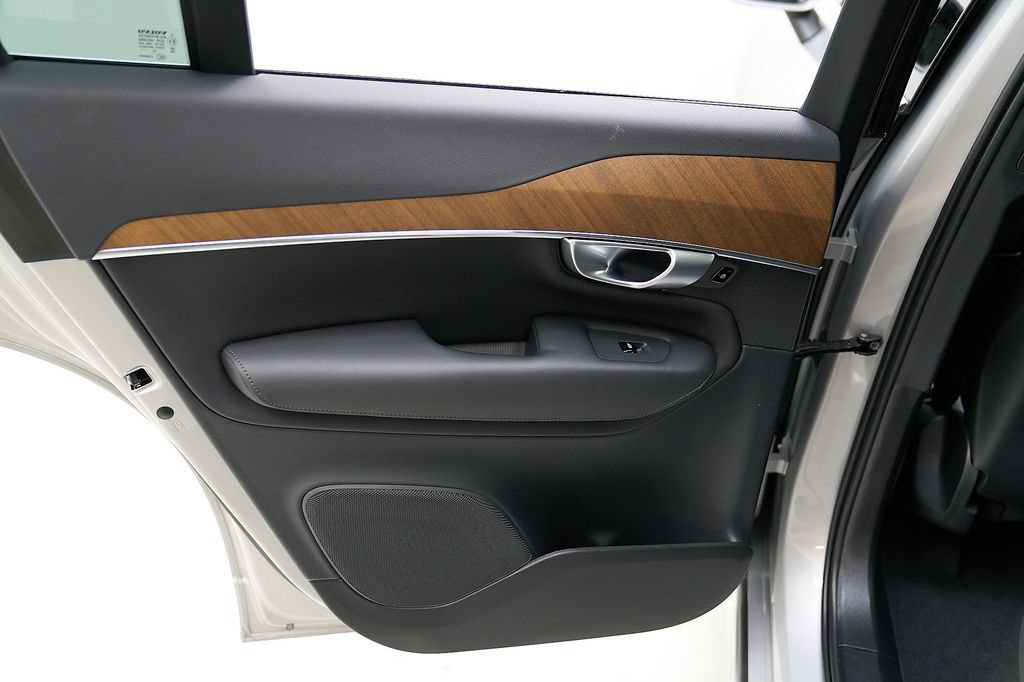 Certified 2024 Volvo XC90 B6 Plus w/ Protection Package Premier AWD/4WD image 18