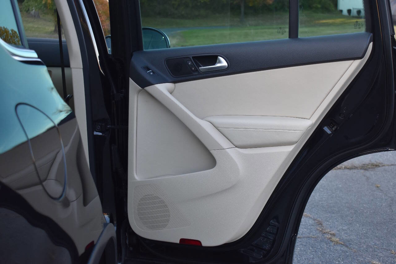 Used 2016 Volkswagen Tiguan SE image 11