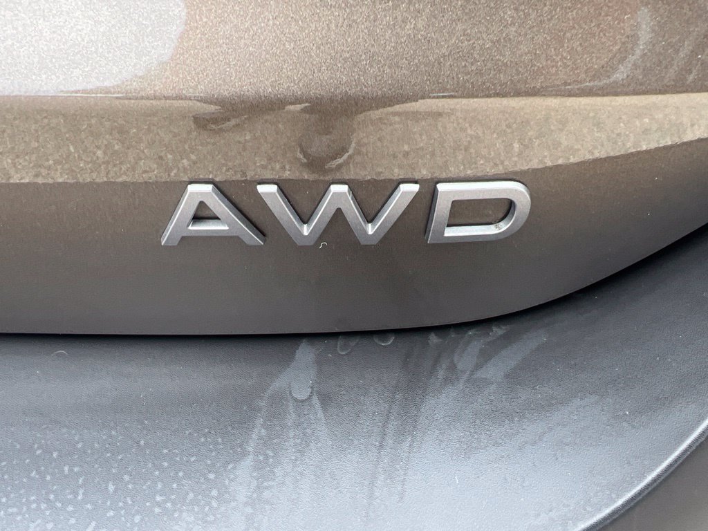 Certified 2025 Nissan Kicks SV w/ Charging Package AWD/4WD image 34
