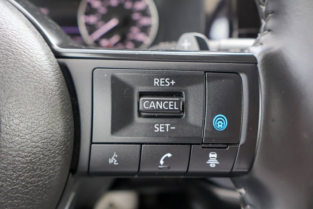 Used 2025 Nissan Pathfinder SV image 14