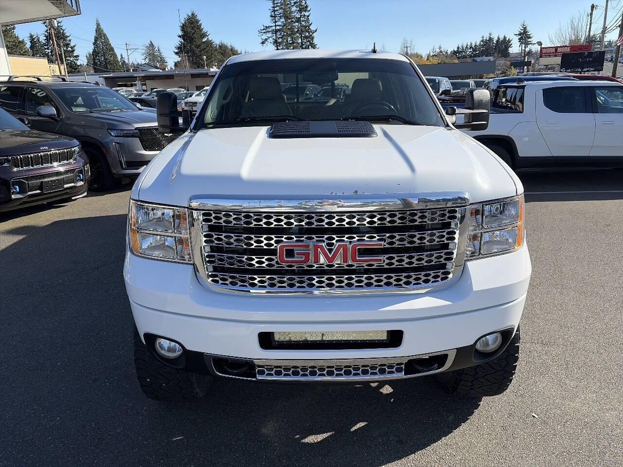 Used 2014 GMC Sierra 2500 Denali w/ Suspension Package, Off-Road image 13
