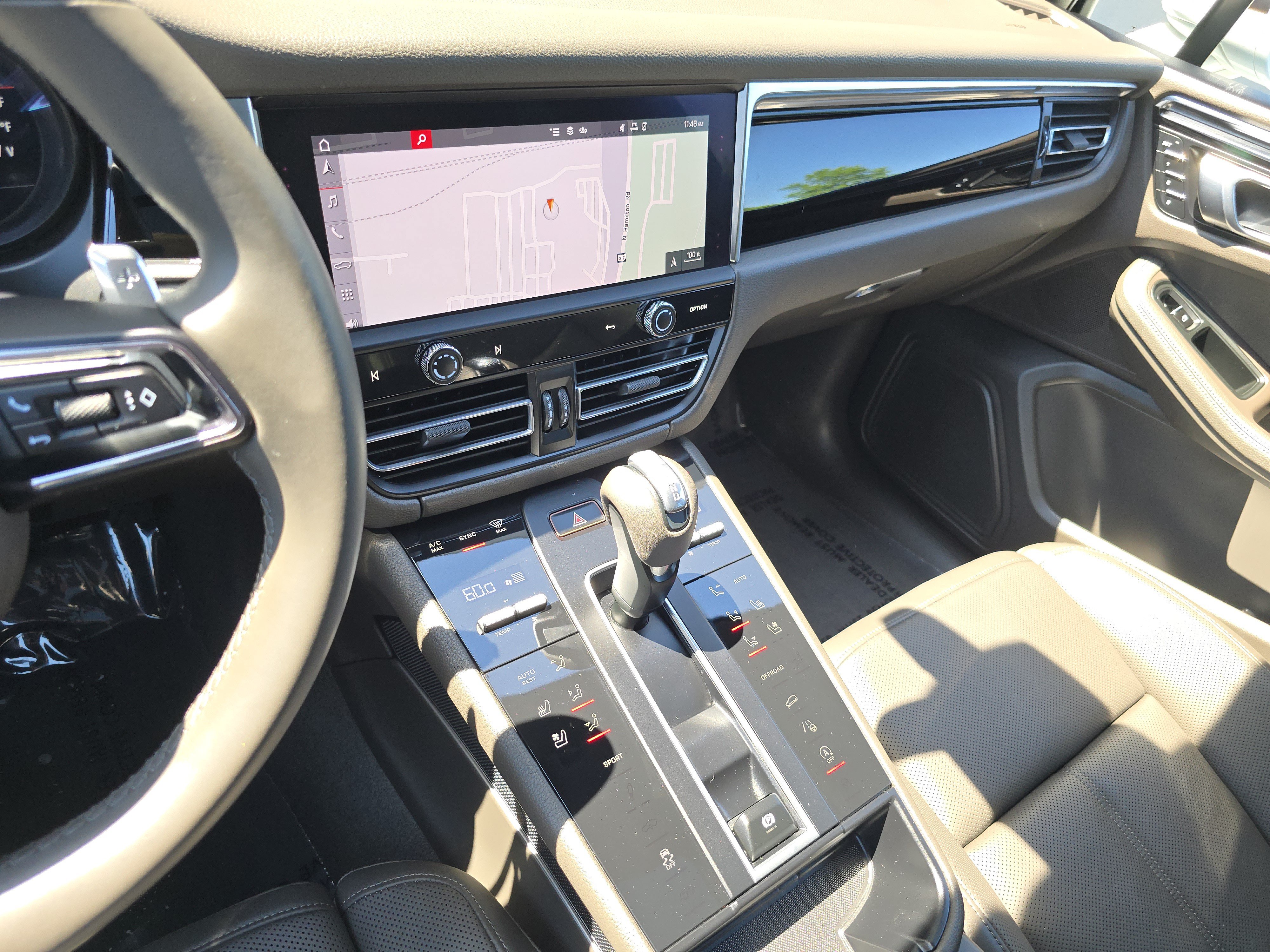 Certified 2023 Porsche Macan AWD/4WD image 27
