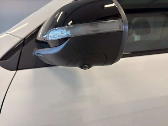 Used 2025 GMC Acadia AT4 w/ Luxury Package image 11