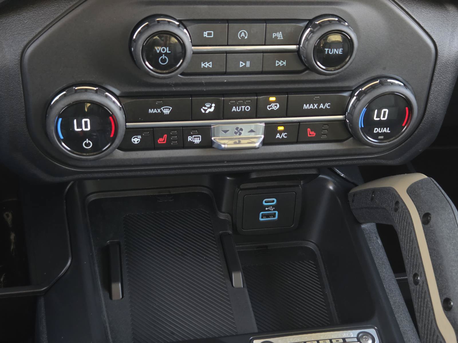 Used 2025 Ford Bronco Badlands AWD/4WD image 25
