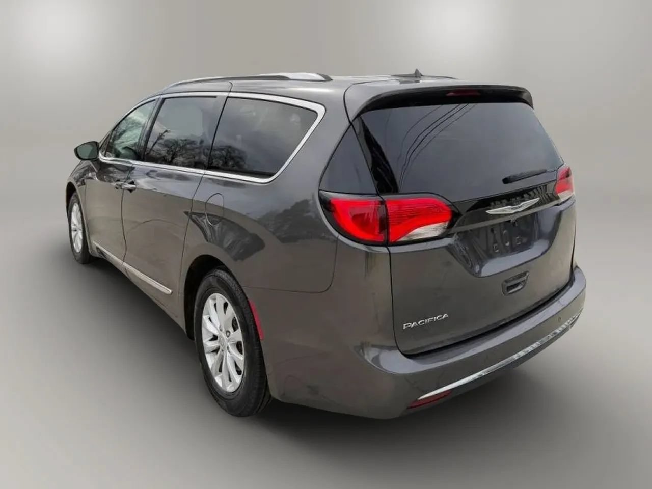Used 2019 Chrysler Pacifica Touring-L FWD image 5