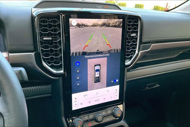 Used 2025 Ford Ranger Lariat w/ Black Appearance Package image 14