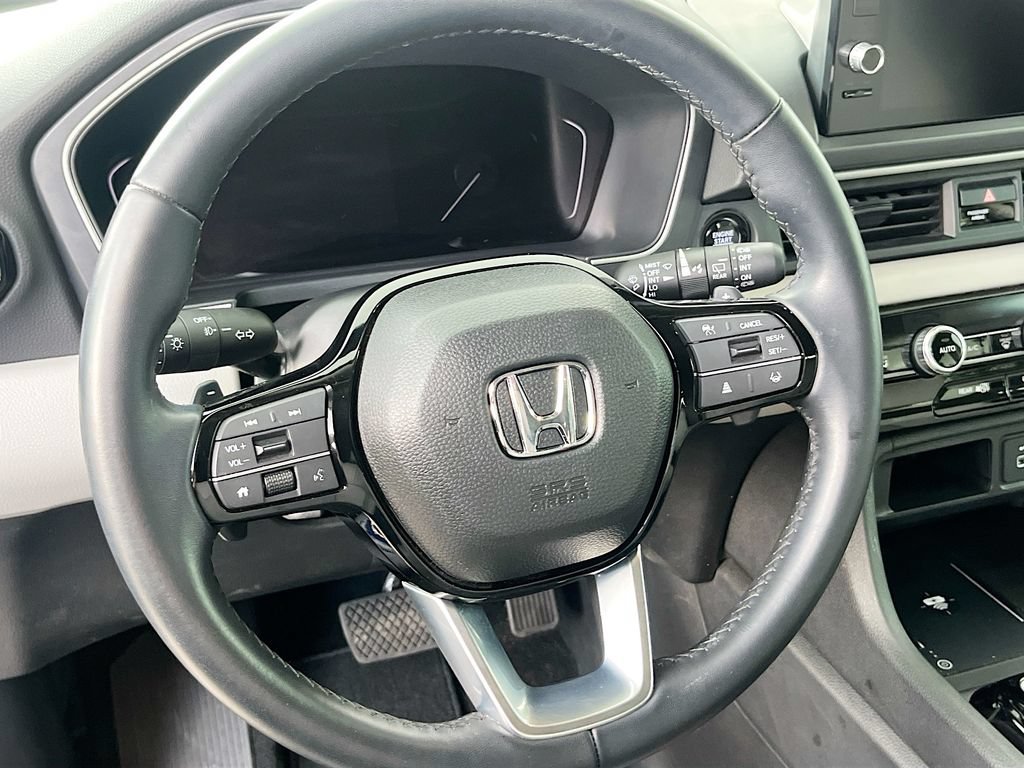 Used 2025 Honda Pilot EX-L image 11