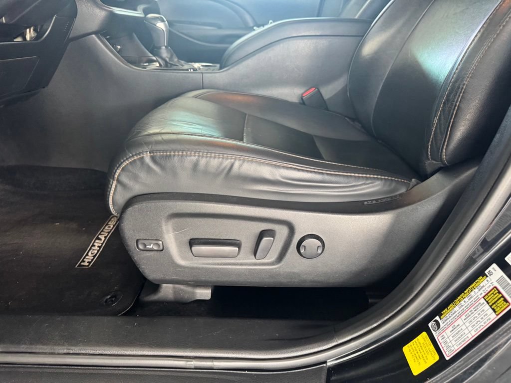 Used 2019 Toyota Highlander XLE FWD image 6