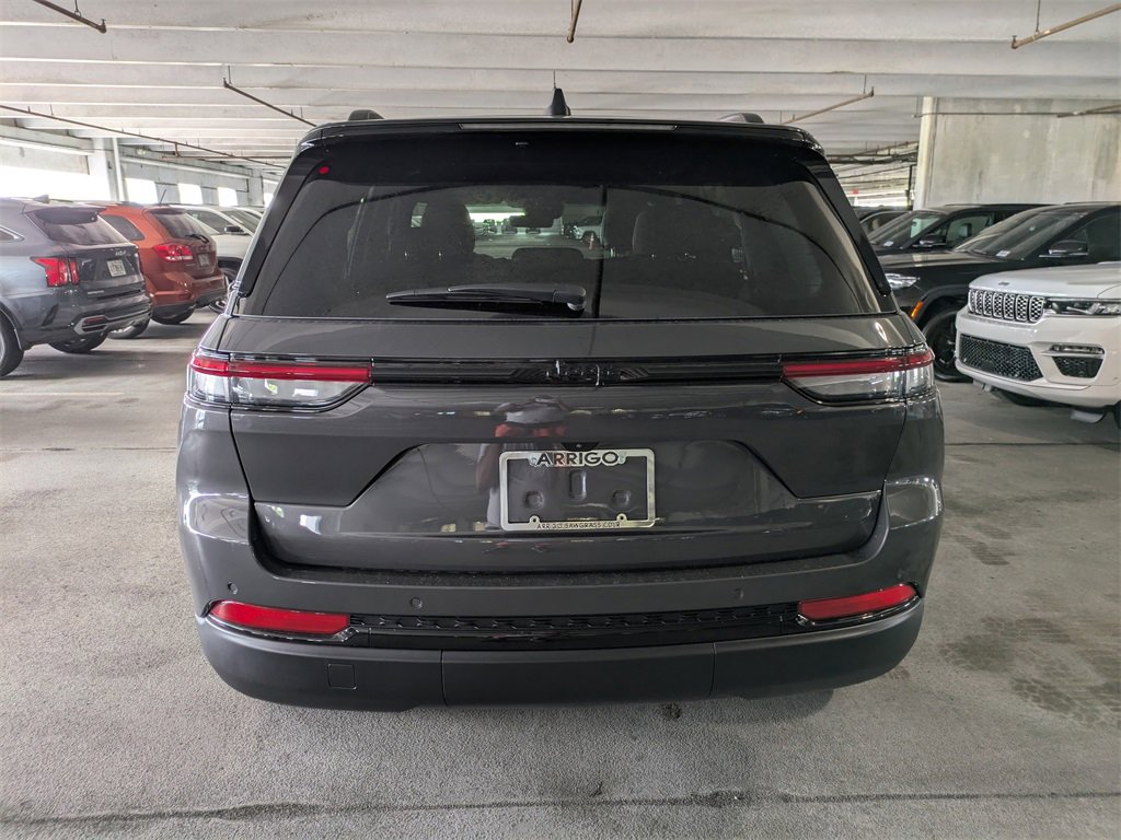 New 2025 Jeep Grand Cherokee Altitude image 6
