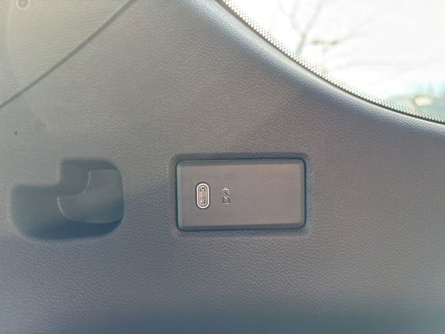 New 2026 GMC Yukon AT4 Ultimate w/ LPO, Illumination Package image 17